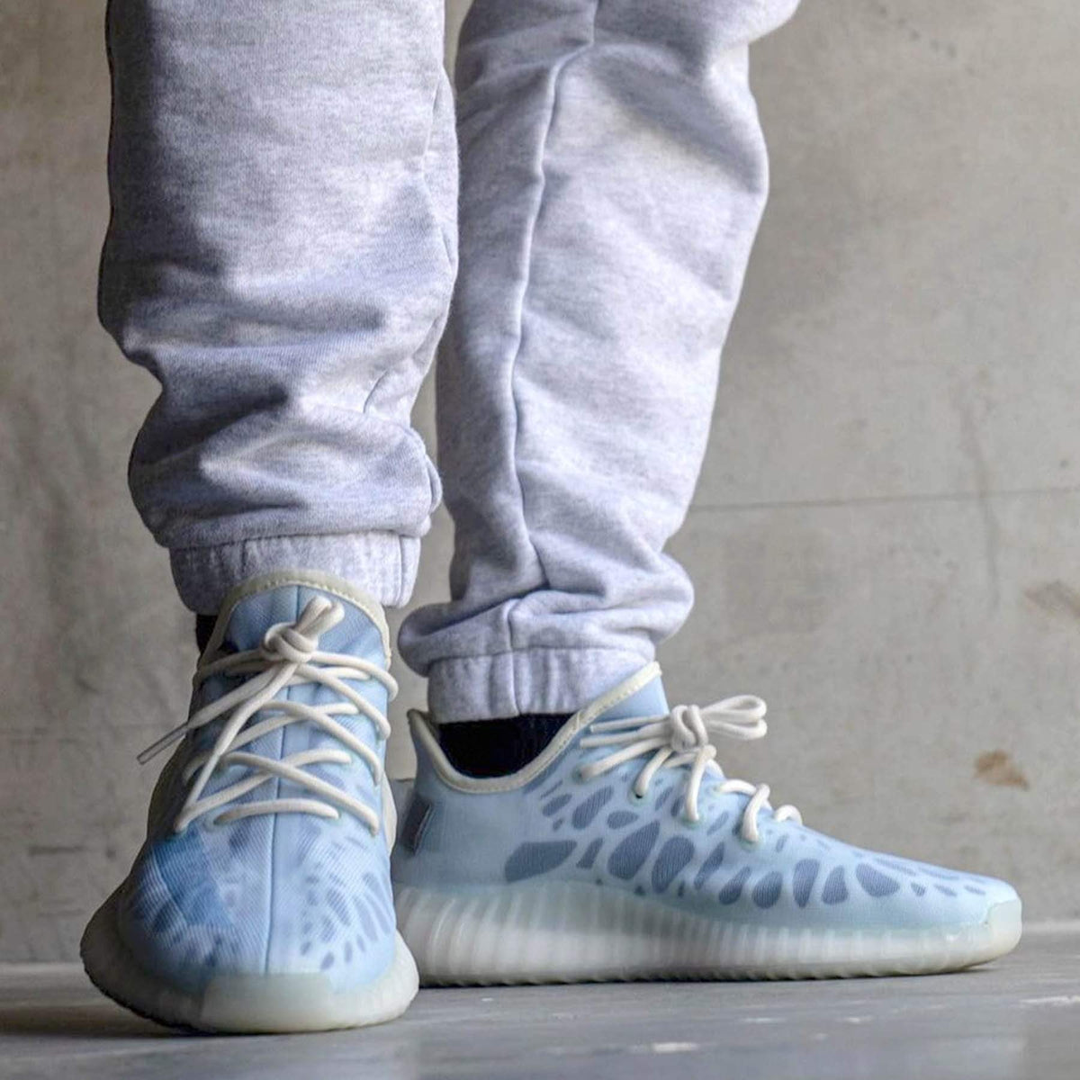 ADIDAS YEEZY BOOST 350 V2 ‘MONO ICE’